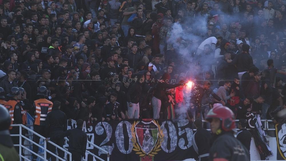 بعد الاتفاق مع طاليب .. جماهير الجيش الملكي تواصل احتجاجها على الإدارة