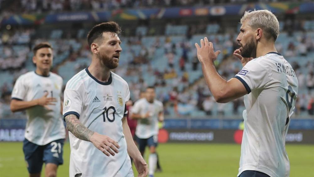 ميسي: "كل الملاعب كانت سيئة للغاية.. لقد حصلنا على حياة جديدة وعلينا استغلالها"