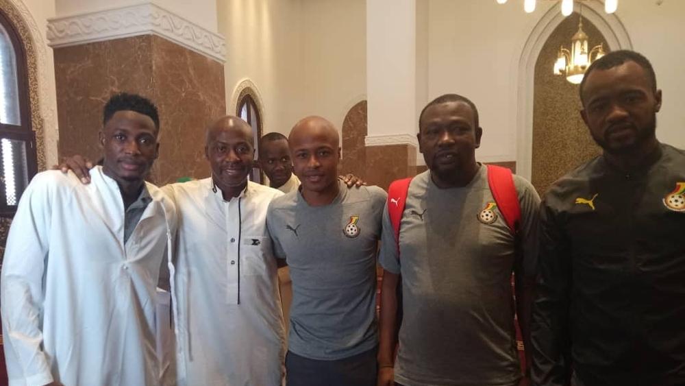 بعض نجوم المنتخب الغاني أدوا صلاة الجمعة بأحد مساجد الإسماعيلية