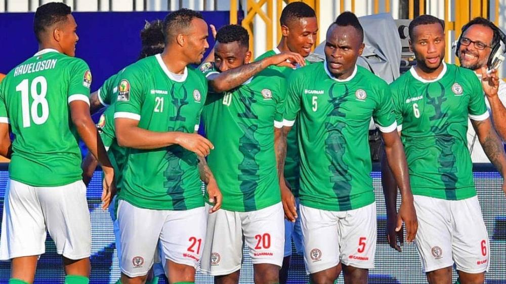 رئيس مدغشقر يُقدِّم "هدية" للجماهير الملغاشية بخصوص "الكان"