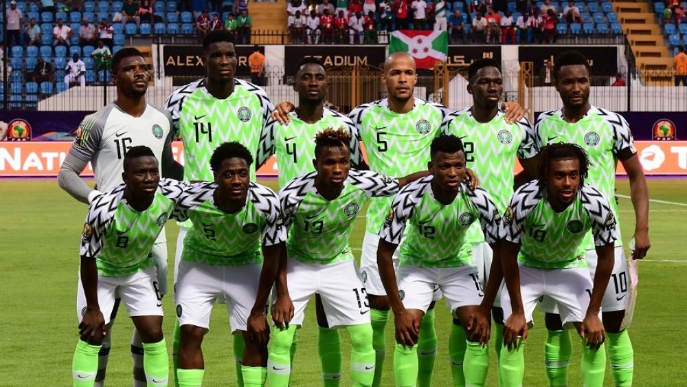 عملية جراحية لإزالة "جسم غريب" من عين رئيس بعثة المنتخب النيجيرى