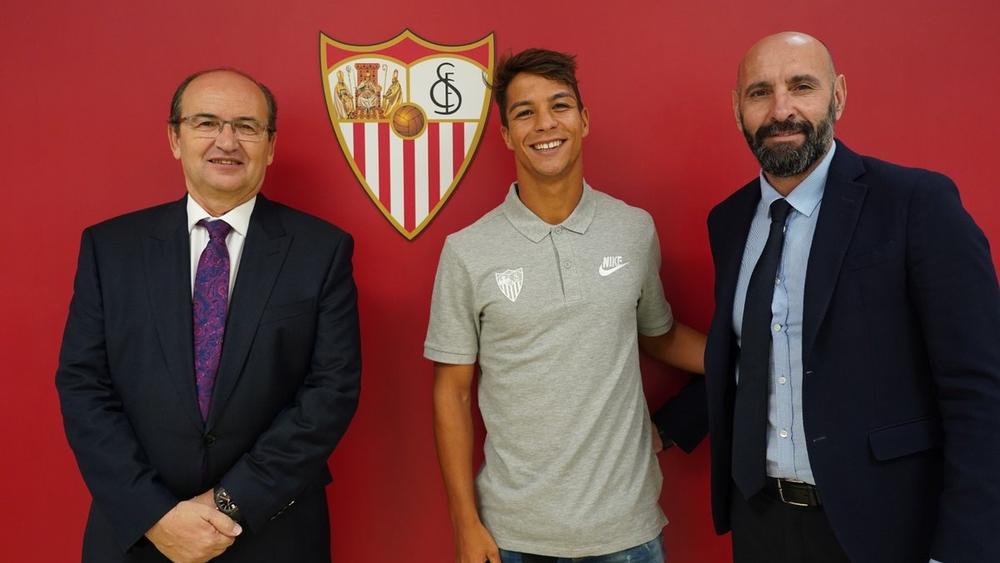 إشبيلية يتعاقد مع أوليفر توريس من بورتو