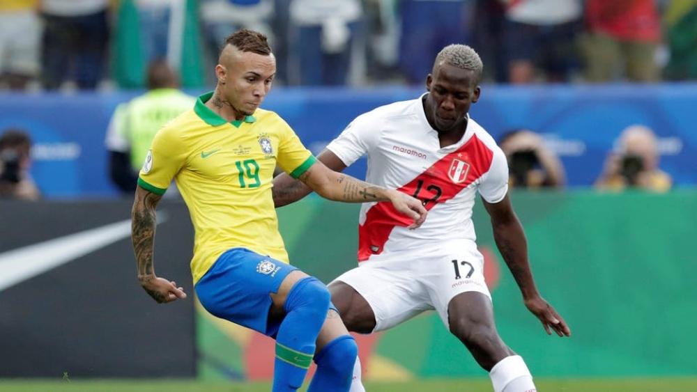 آرسنال يقترب من الموهوب البرازيلي إيفرتون