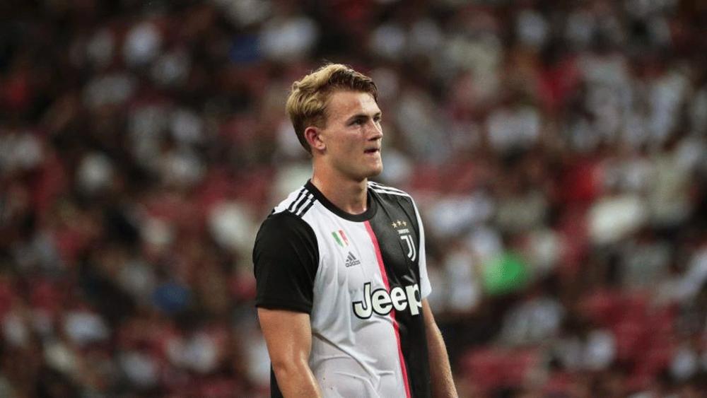 دي ليخت: هناك فريق رفض التعاقد معي لأن والدي بدين للغاية