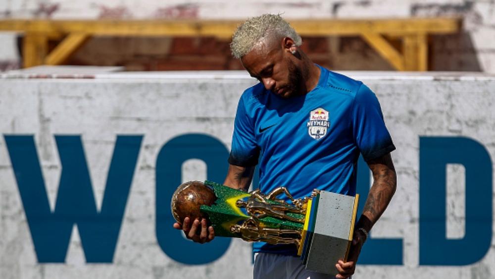 هل أصبح "نيمار" مضطرًا للبقاء في باريس؟