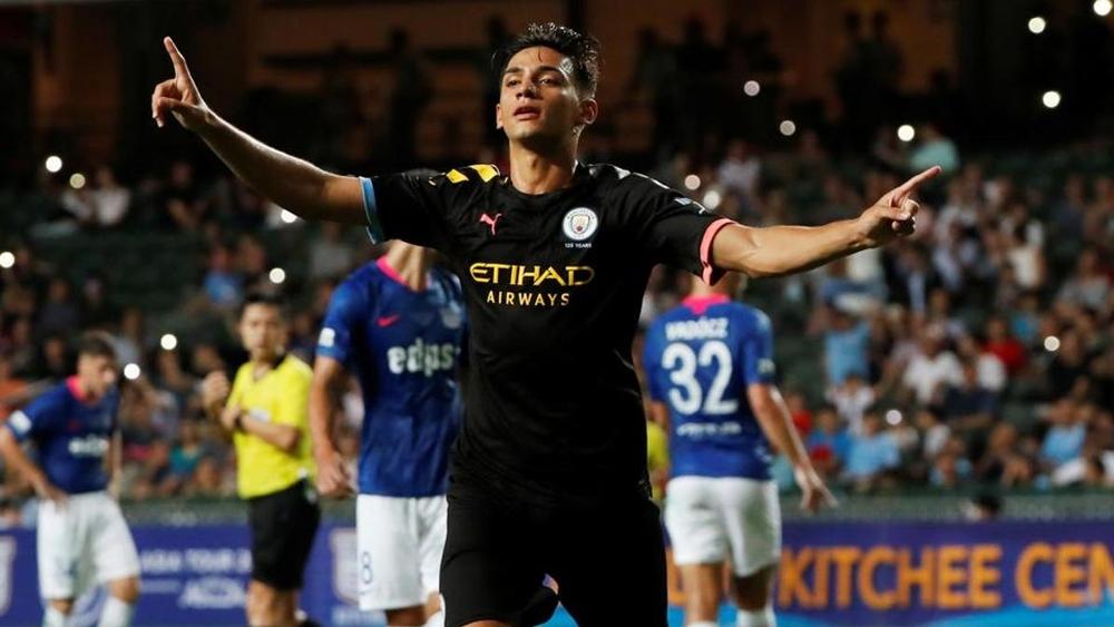 المغربي نبيل تويزي يسجل ويساهم في الفوز "الكبير" لمانشستر سيتي على نادي كيتشي