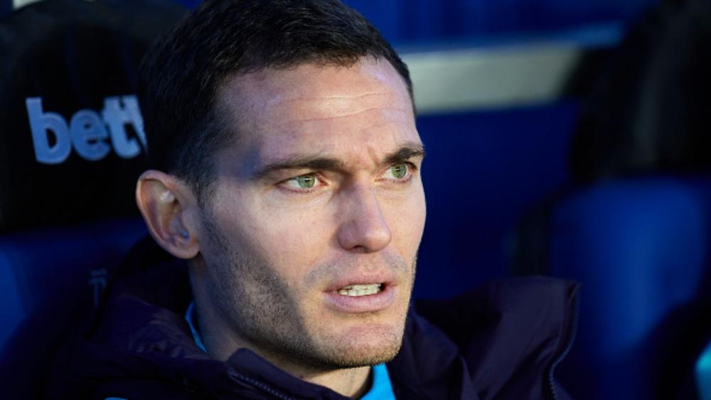 على طريقة إنيستا .. فيرمايلن من برشلونة إلى فيسل كوبي