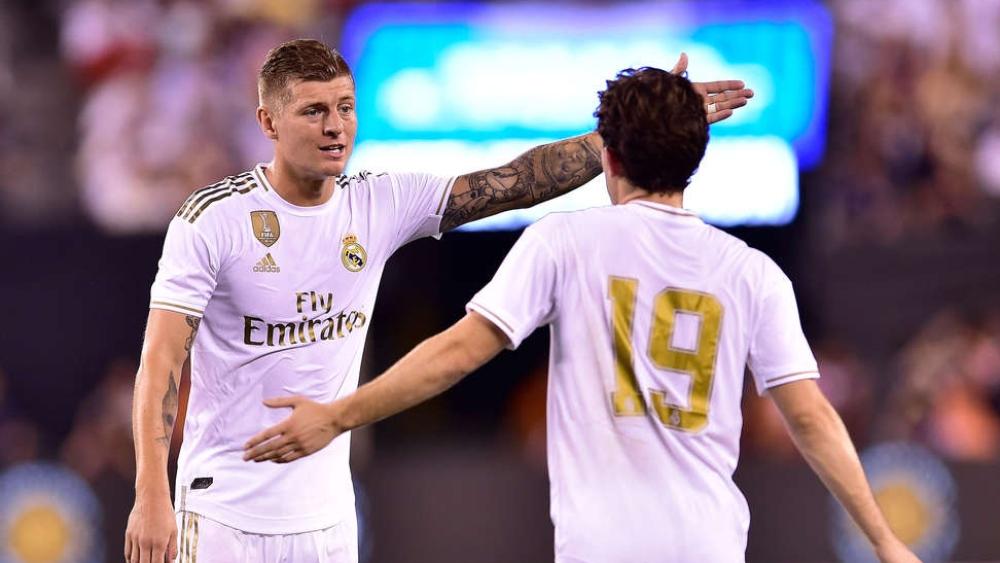 أغلبية مشجعي ريال مدريد يرفضون بقاء كروس