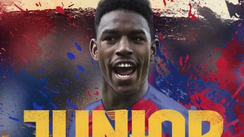 رسميًا | برشلونة يتعاقد مع جونيور من ريال بيتيس