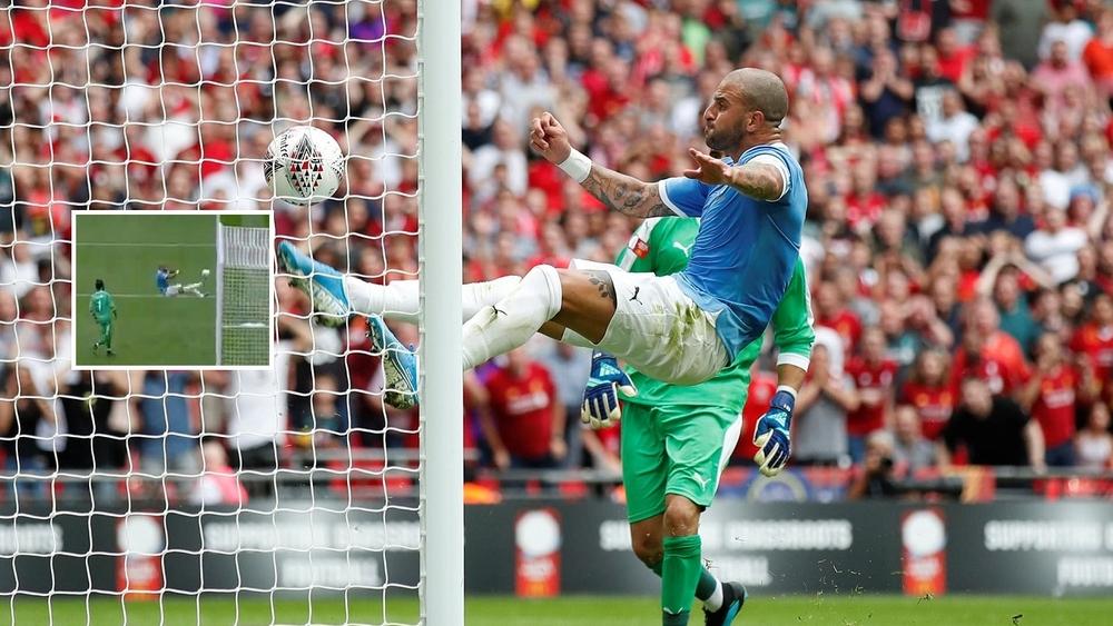 بالفيديو | ووكر ينقذ مان سيتي من هدف محقق في الوقت القاتل