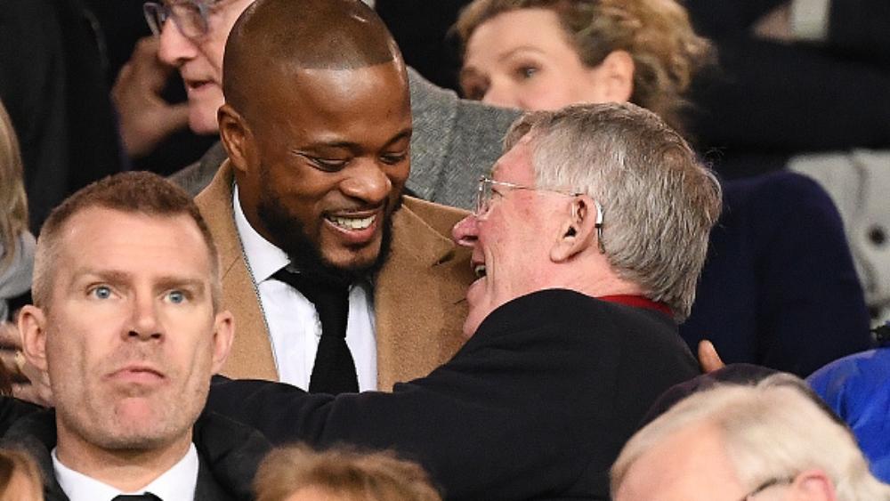 إيفرا: "السير فيرجسون وعدنا بإعادة رونالدو والبقاء خمسة مواسم قبل اعتزاله"