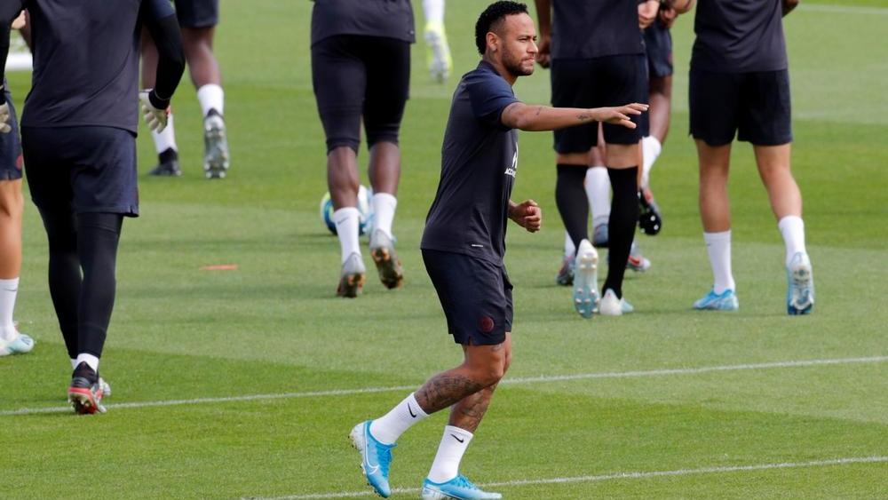 ليوناردو: نيمار لن يلعب أمام نيم ومفاوضات الرحيل متقدمة