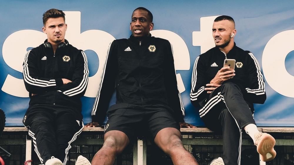 رومان سايس احتياطي أمام ليستر سيتي في الدوري الإنجليزي