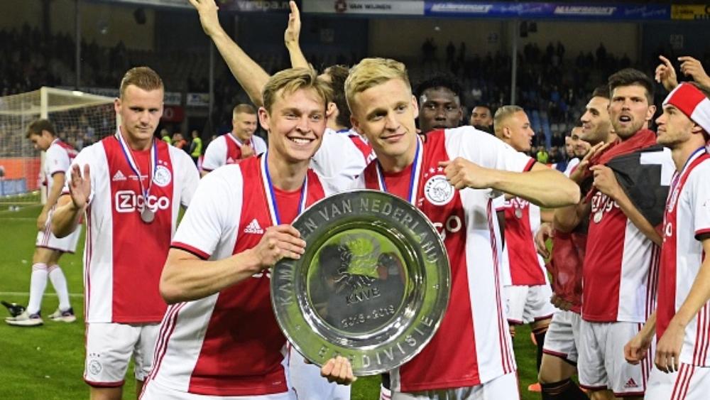 دي يونج يطالب فان دي بيك بعدم الانتقال إلى ريال مدريد