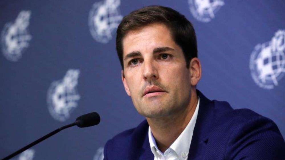 مدرب إسبانيا يحضر مباراة أتلتيك بيلباو وبرشلونة