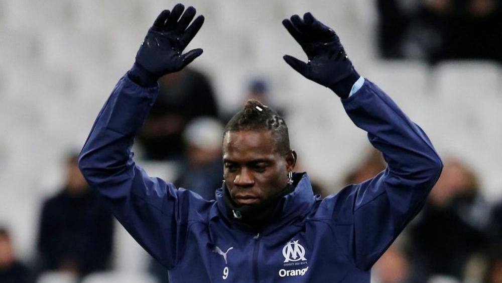 رسميًا | ماريو بالوتيلي يعود إلى الدوري الإيطالي