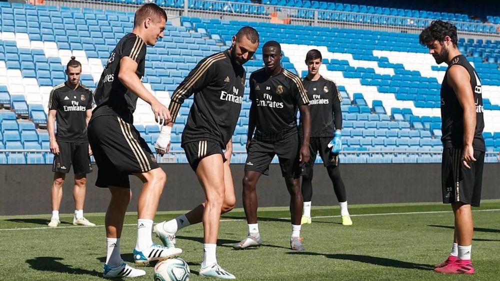 ميندي يعود لتداريب ريال مدريد الجماعية و"يضغط على مارسيلو"