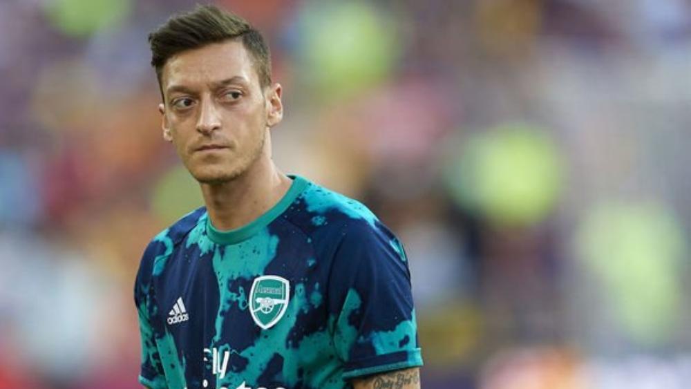 الشكوك تحوم حول مستقبل أوزيل مع أرسنال