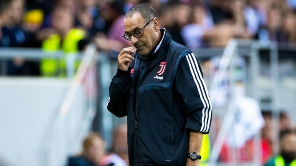ساري يُدخّن "60 سيجارة" يوميًا.. ويُثير غضب يوفنتوس بسبب حالته الصحية