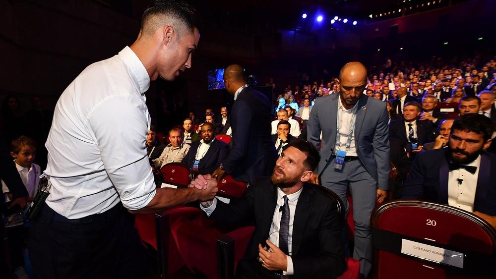 كريستيانو: "أتمنى تناول العشاء مع ميسي مستقبلا وهذه رسالتي لمن يكرهونني"