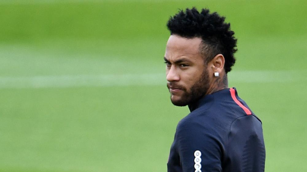 أحد رعاة نيمار ينشر صورة له بقميص برشلونة الجديد