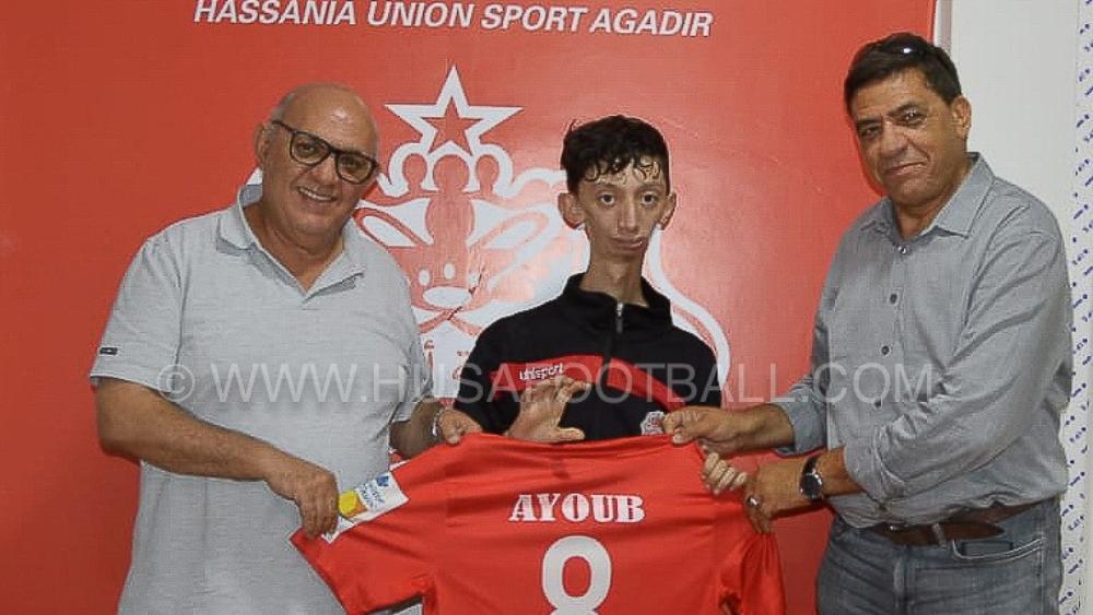 حسنية أكادير تُكافئ المُناصر "الوفي" أيوب وتُهديه بطاقة اشتراك سنوية