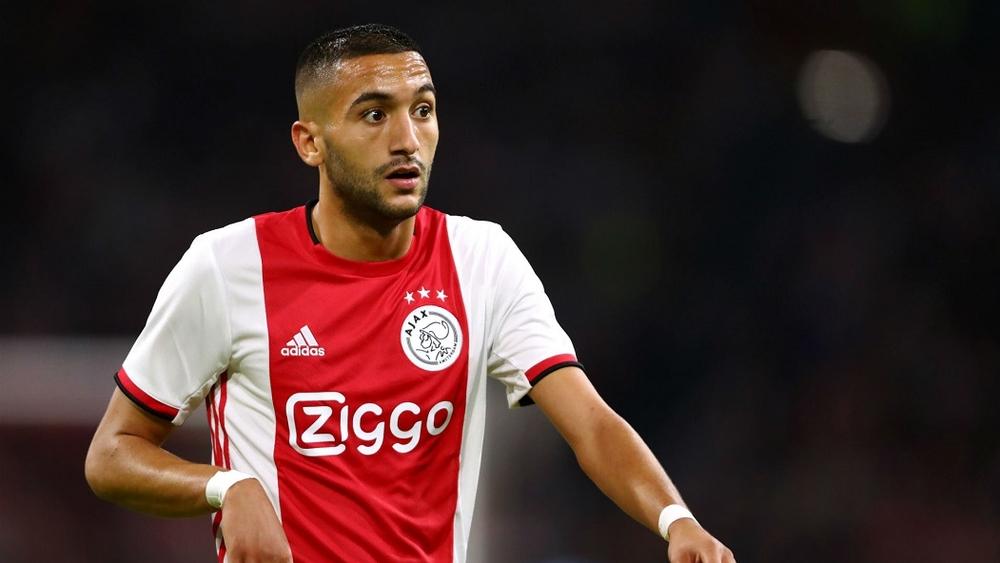 تقرير إيطالي يكشف عن مفاجأة غير متوقعة.. روما يحاول التعاقد مع زياش رغم تجديد عقده مع أياكس!