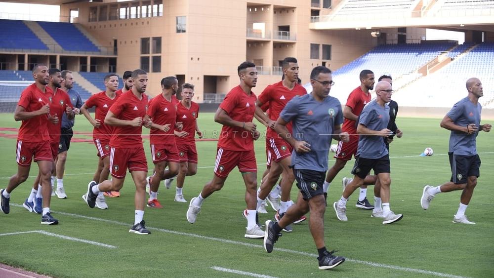 خليلوزيتش يقود أول حصة تدريبية للأسود وسط مجموعة من الغيابات