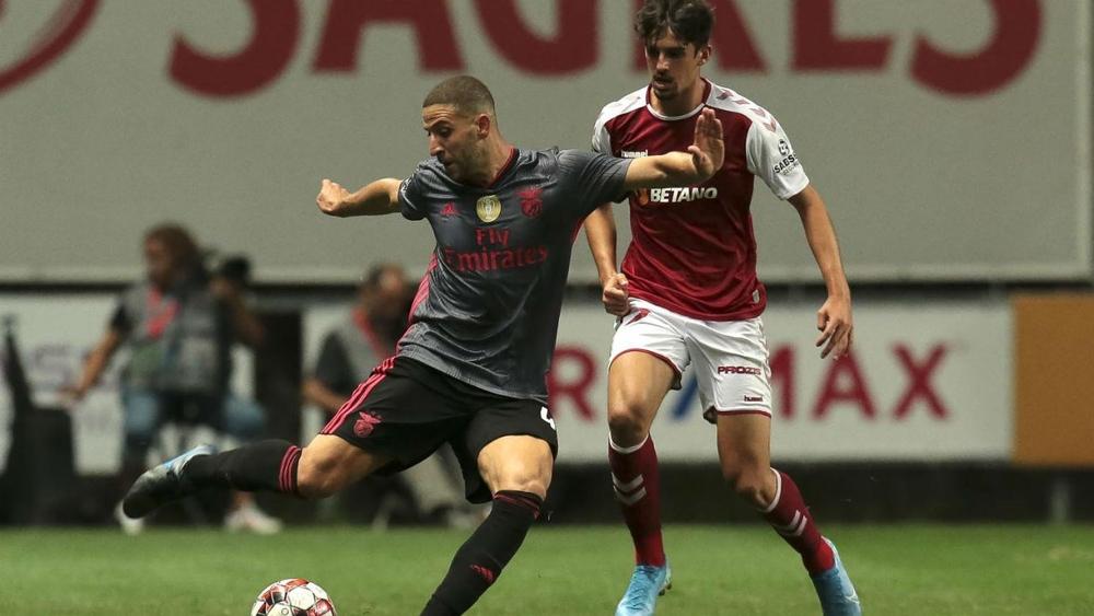 عادل تاعرابت حاضر في قائمة بنفيكا لخوض دوري أبطال أوروبا