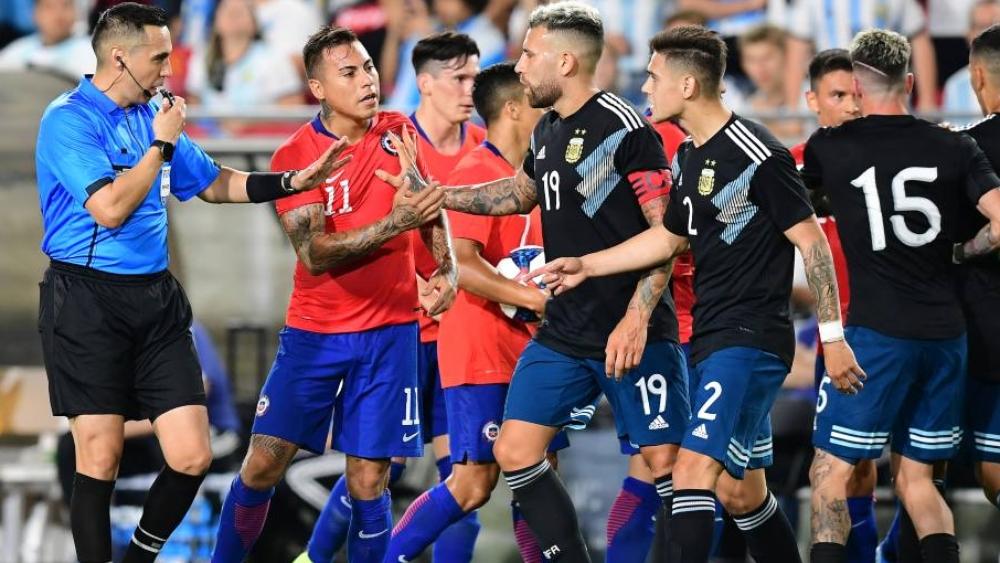 10 بطاقات صفراء وتعادل سلبي في ودية الأرجنتين وتشيلي