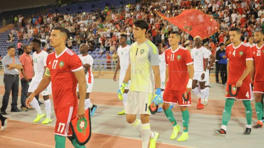 خليلوزيتش ولاعبو المنتخب الأول بملعب مراكش لمتابعة لقاء الأولمبيين أمام مالي