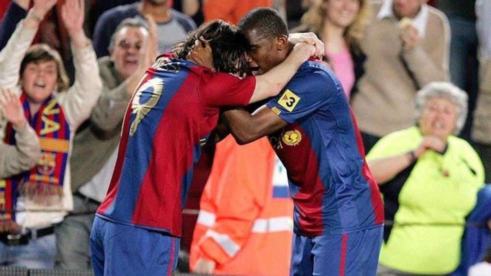 ميسي يمازح إيتو في رسالةٍ له بعد الاعتزال.. والكاميروني يردّ عليه: "ابني.. ليس لدي الكلمات للتعبير"