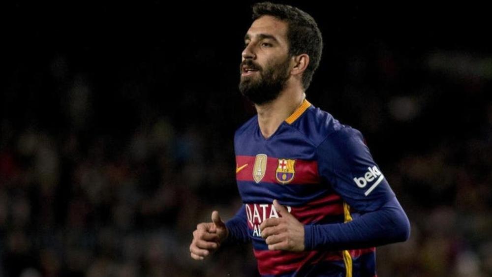 محكمة تركية تقضي بحبس أردا توران