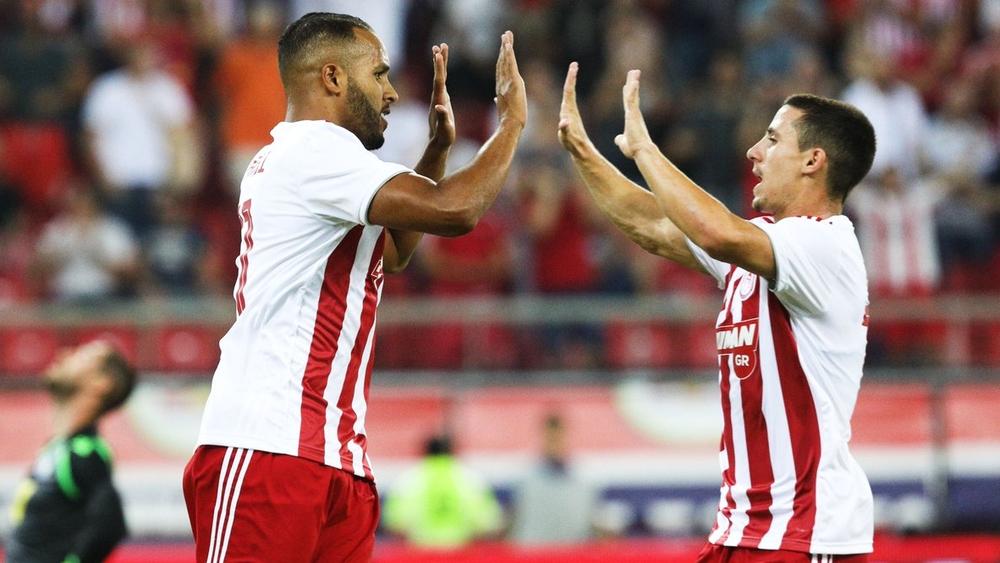 يوسف العربي يُسجِّل في انتصار أولمبياكوس بخماسية نظيفة