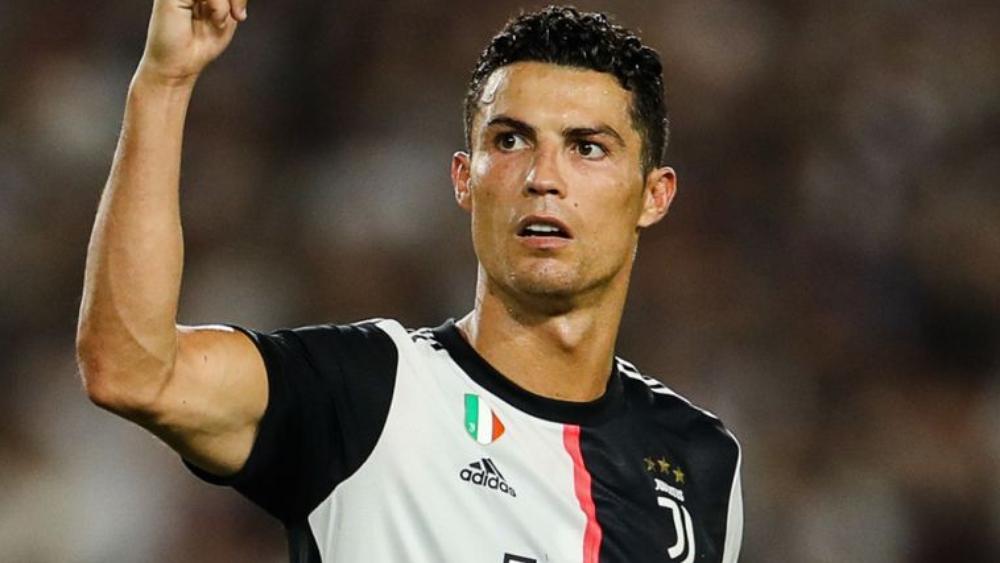 رونالدو: "امتلك 20 سيارة .. وثروتي تقترب من نصف مليار دولار"