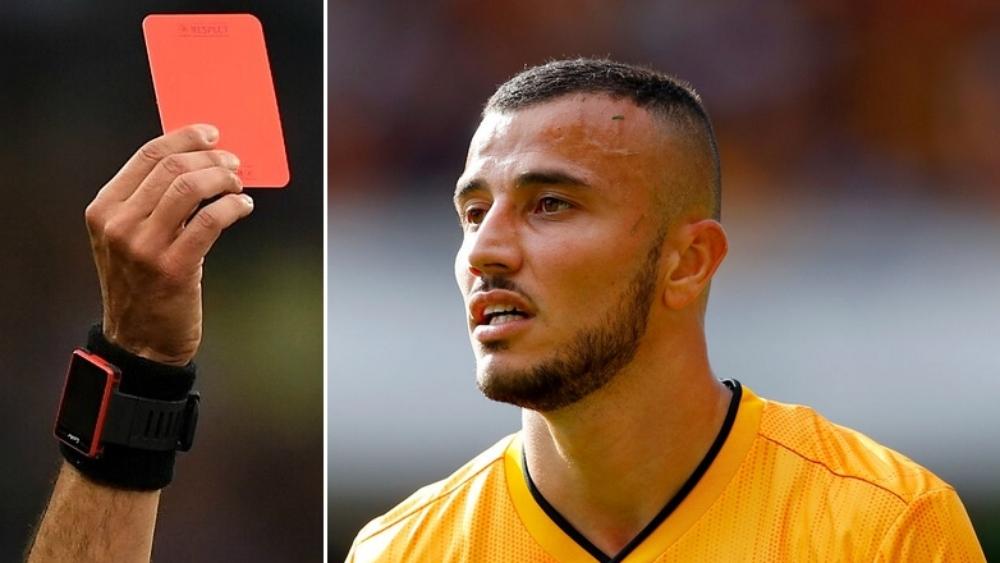 سايس يتعرض للطرد في الدوري الإنجليزي.. وفريقه يُفلت من الهزيمة في الوقت القاتل