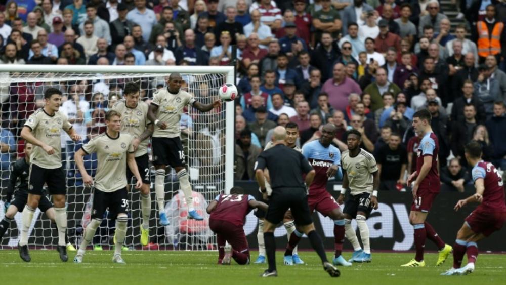 وست هام يلحق بمانشستر يونايتد الهزيمة الثانية