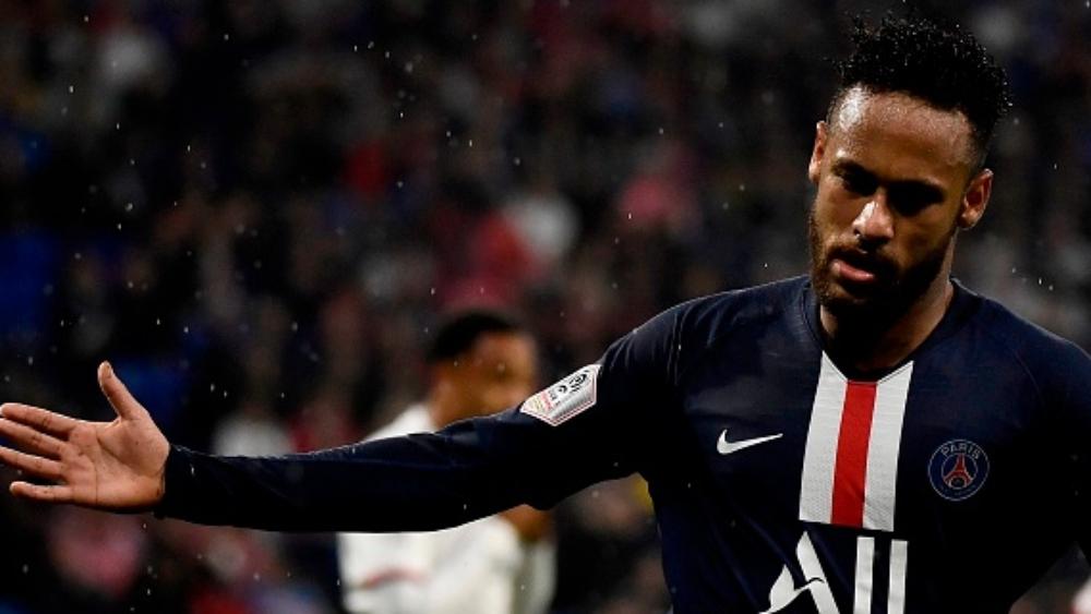 نيمار يُنقذ باريس أمام ليون بهدف متأخر جديد