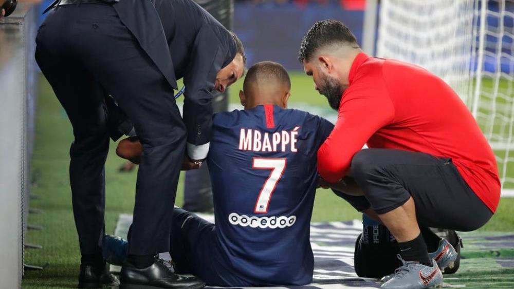 إصابة جديدة تبعد مبابي عن باريس سان جيرمان