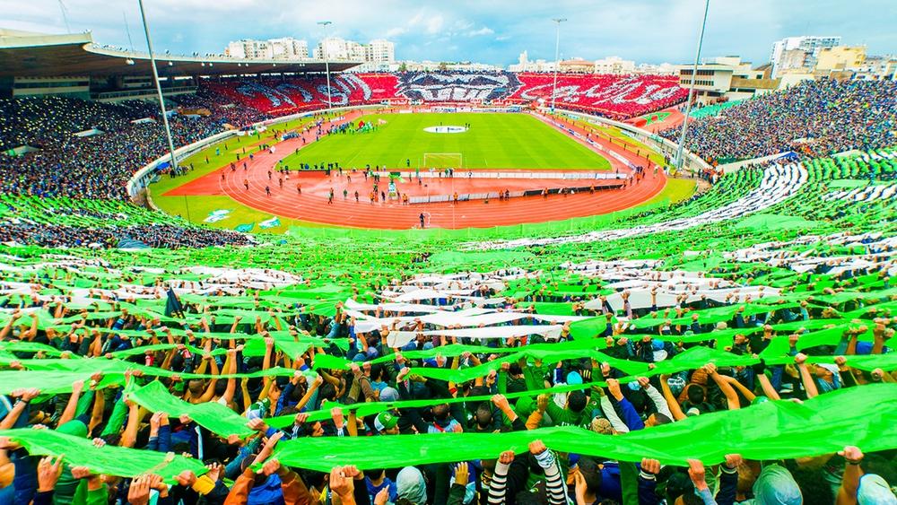 "فيسبوكيون": "نستغرب من إهمالكم لإبداعات جماهير الرجاء و الوداد في الوقت الذي أبدعتم في إظهار تيفو ودية المغرب و ليبيا على المباشر!"