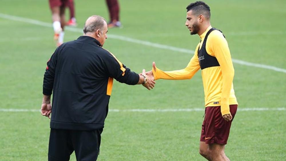 مدرب غلطة سراي لبلهندة: "إذا واصلت هكذا .. فإنك ستُغادر في يناير"