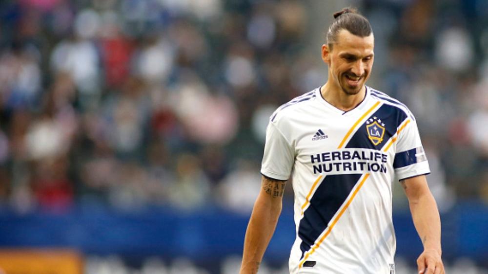 إبرا يُعلنها: "مباراة الأحد قد تكون الأخيرة في مسيرتي"