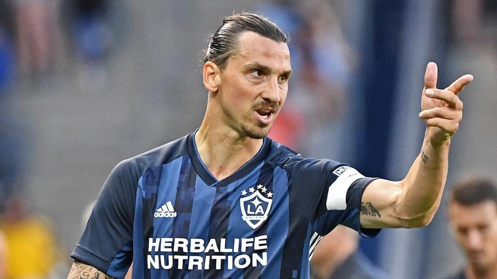 زلاتان: "لا أريد أن يتعاقد معي أي فريق فقط لأن اسمي إبراهيموفيتش فأنا لست حيوانا يقوم بعرض في السيرك"