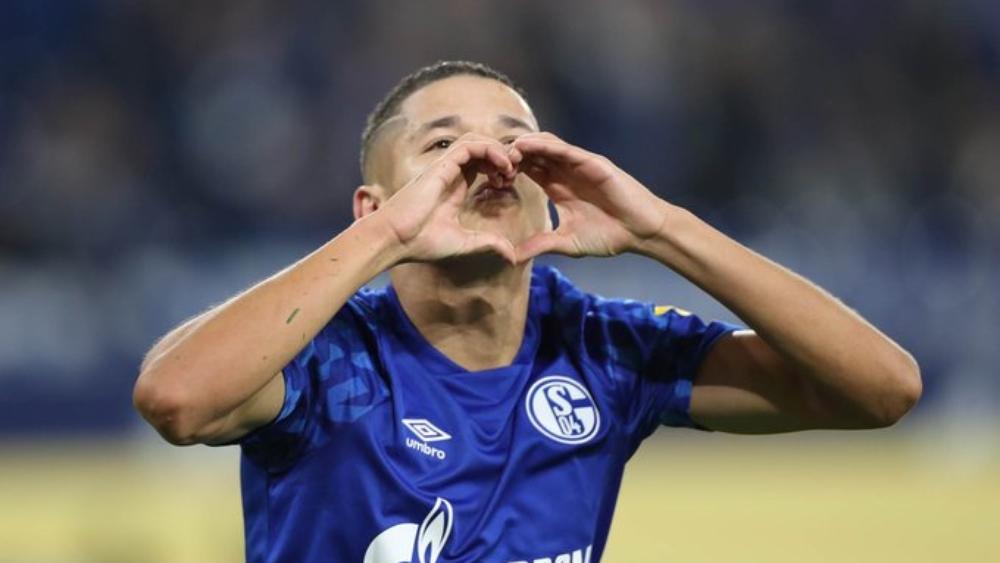 برشلونة يُتابع أمين حاريت ويُوفد أحد أفراد إدارته التقنية لمُراقبته أمام هوفنهايم