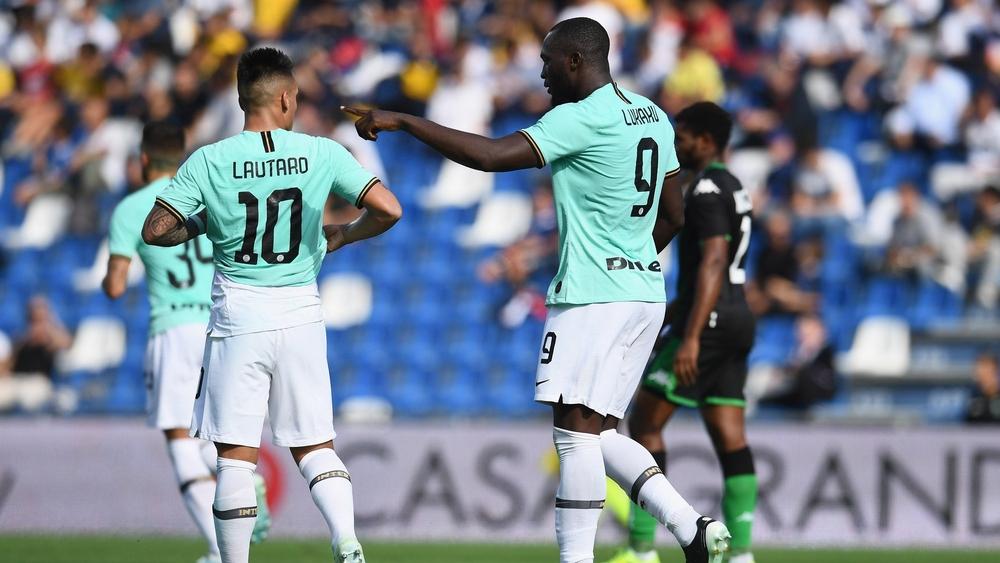 الإنتر يهزم ساسولو بصعوبة في الدوري الإيطالي