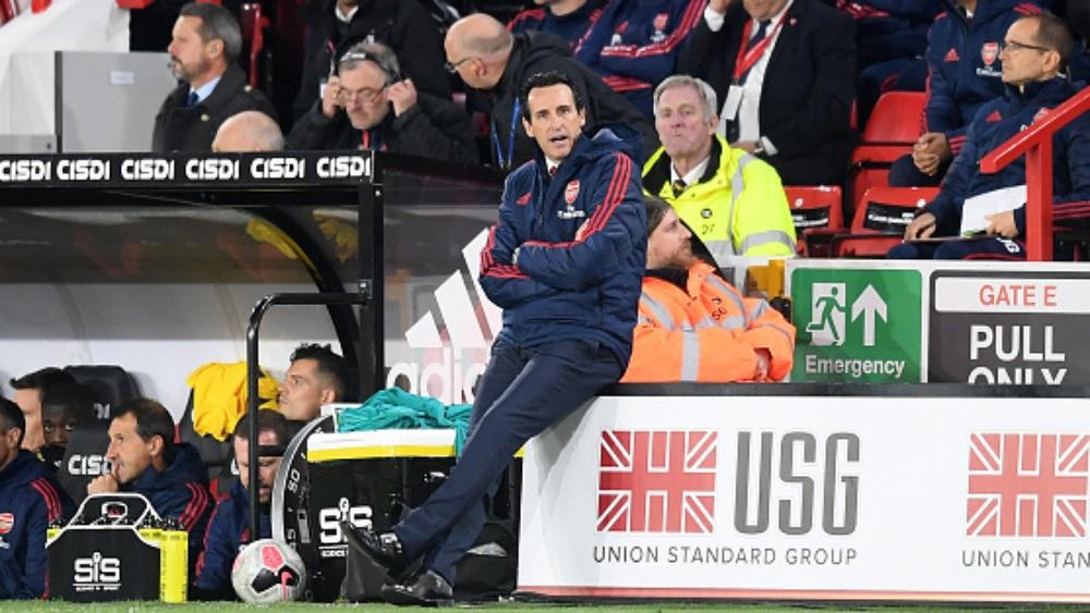 جماهير آرسنال تُطالب بإقالة إيمري .. "الوضع مع فينجر كان أفضل"