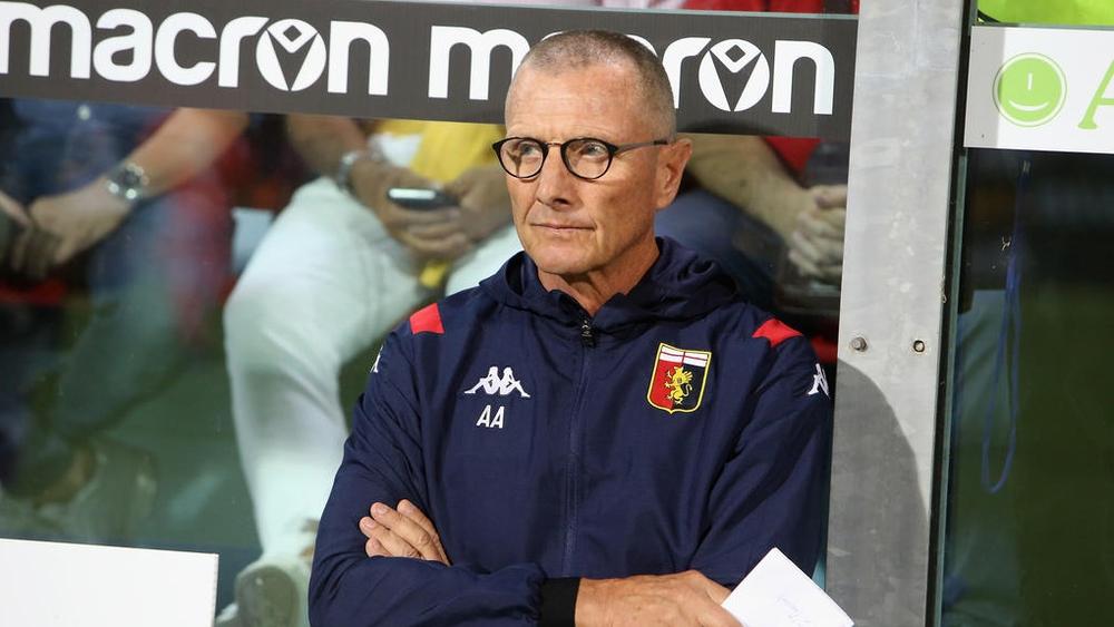 جنوى يعلن عن إقالة مدربه بسبب هزائمه المتتالية