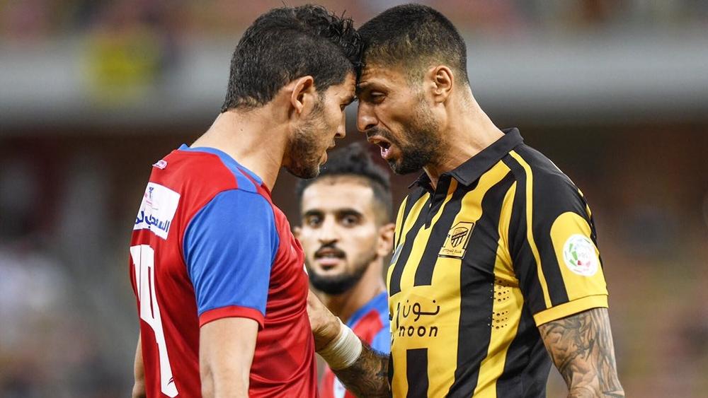 دا كوستا يدخل في "مشاحنة" مع العطوشي.. ويستغرب طريقة اشتغال الـ"VAR" في السعودية!