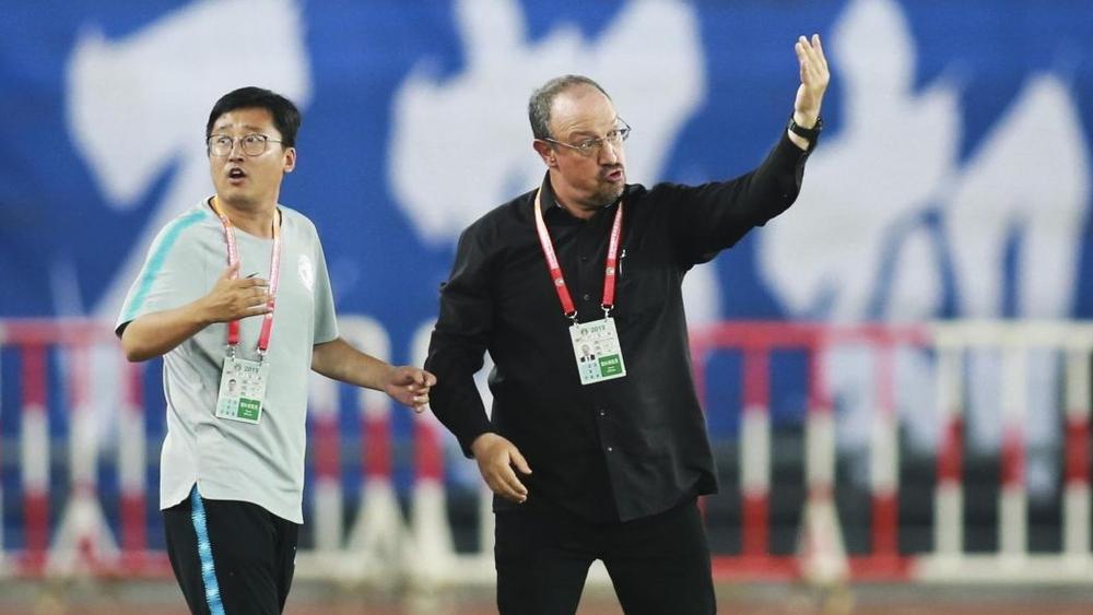 المترجم.. رفيق دائم للمدرب الأجنبي في الدوري الصيني