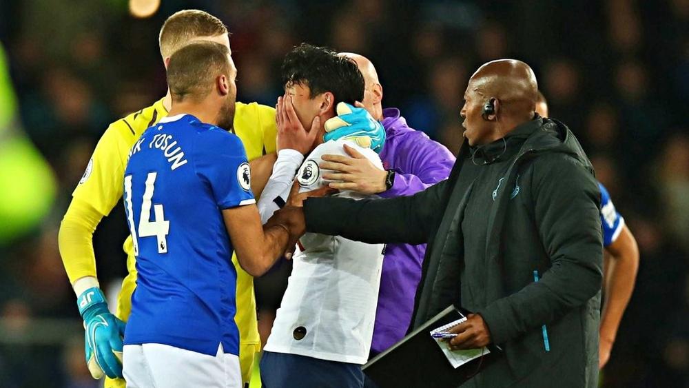 بوكيتينو: "كرة القدم لا تهم مقارنة بسلامة جوميز" .. ديلي آلي: "لم أستطع تحمل المشهد"